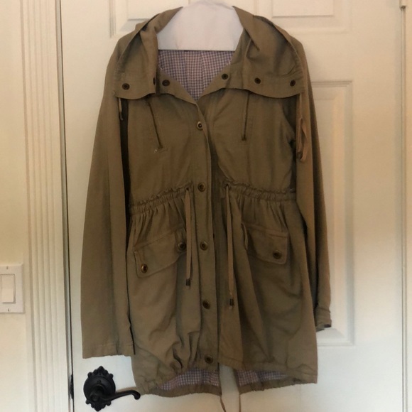 Zara Jackets & Blazers - Lovely feminine Zara trench coat
